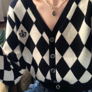 Y2K Aesthetic Diamond Check Cardigan Sweater - Vintage Korean Fashion Streetwear