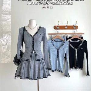 Y2K Grunge Style 2-Piece Set: Knit Top + Gyaru Mini Skirt